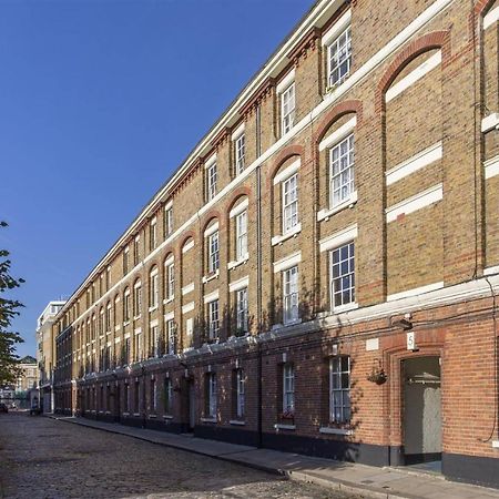 Traditional Victorian 2 Bed In Cobbled Street + Mod Cons - Full Home London Exterior photo