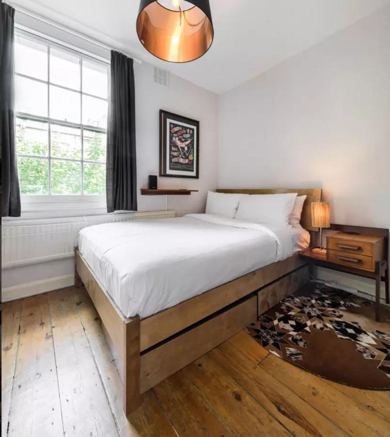 Traditional Victorian 2 Bed In Cobbled Street + Mod Cons - Full Home London Exterior photo