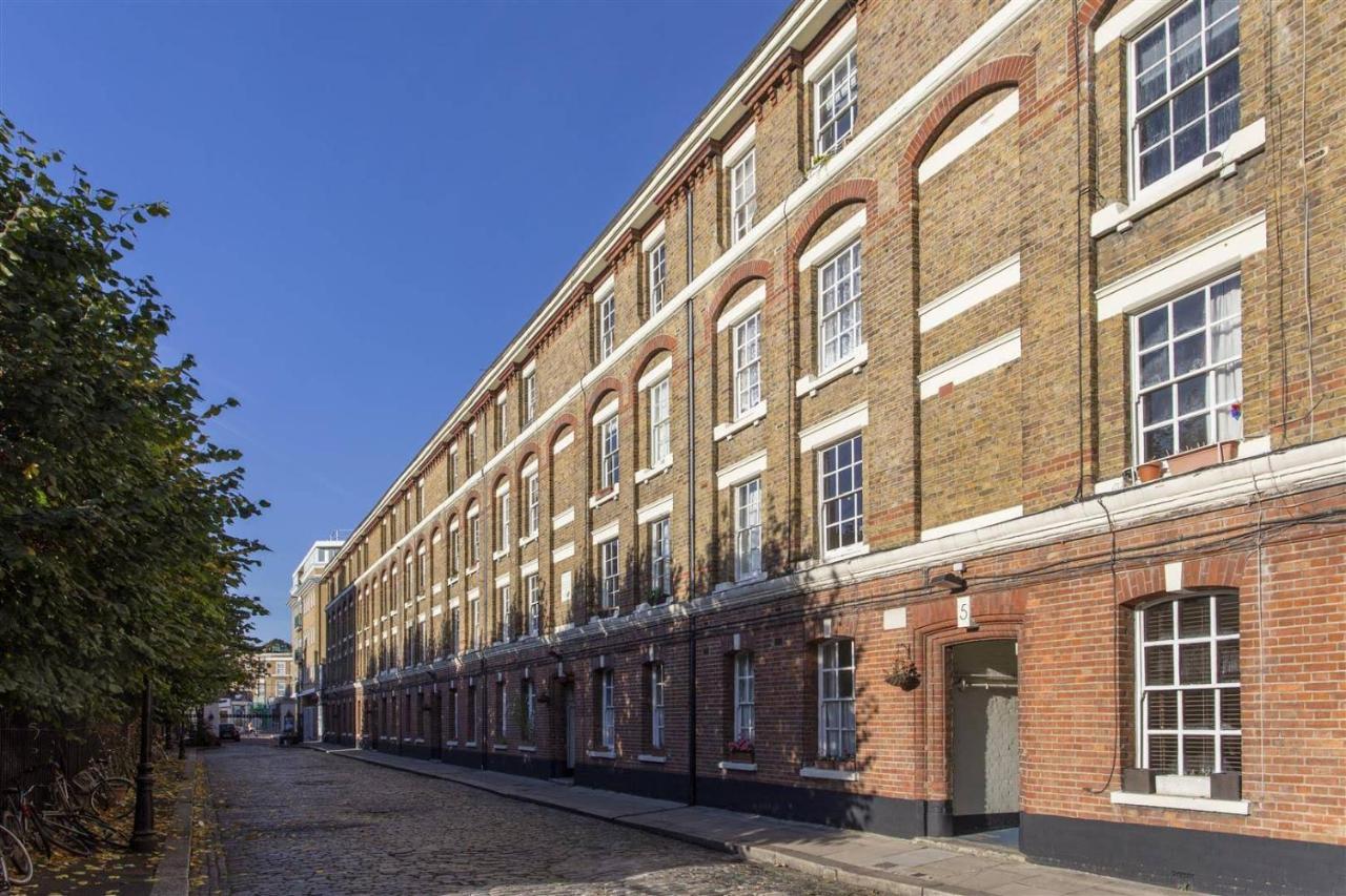 Traditional Victorian 2 Bed In Cobbled Street + Mod Cons - Full Home London Exterior photo
