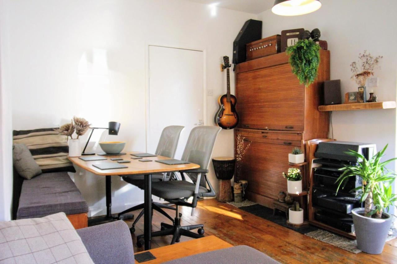 Traditional Victorian 2 Bed In Cobbled Street + Mod Cons - Full Home London Exterior photo